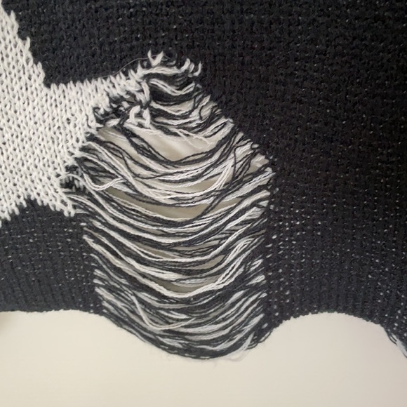 Off the shoulder Star Sweater - Picture 5 of 8